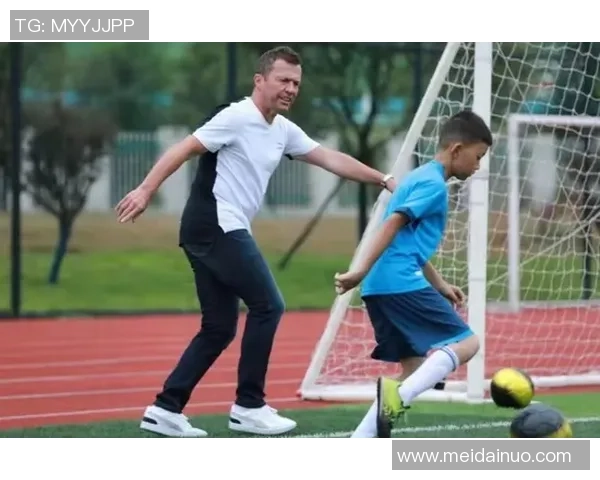 《功夫足球之球星传说踢出梦想与荣耀的赛场传奇》 《功夫足球之球星传说踢出梦想与荣耀的赛场传奇》